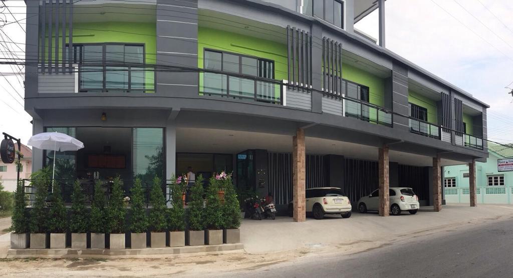 Moment House Hua Hin Ostello Esterno foto