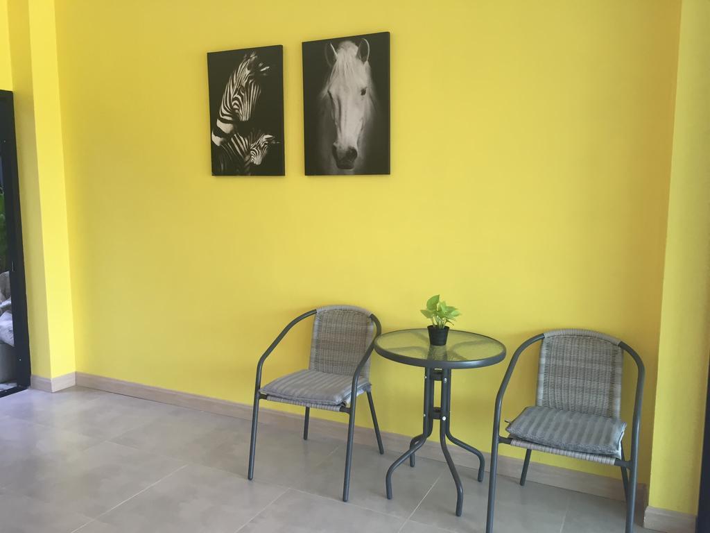 Moment House Hua Hin Ostello Esterno foto