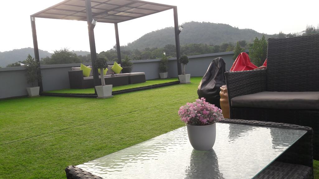 Moment House Hua Hin Ostello Esterno foto