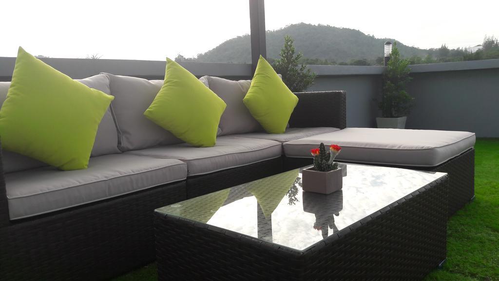 Moment House Hua Hin Ostello Esterno foto
