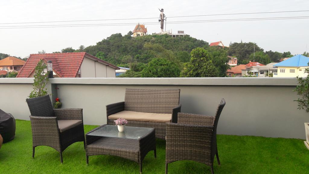 Moment House Hua Hin Ostello Esterno foto
