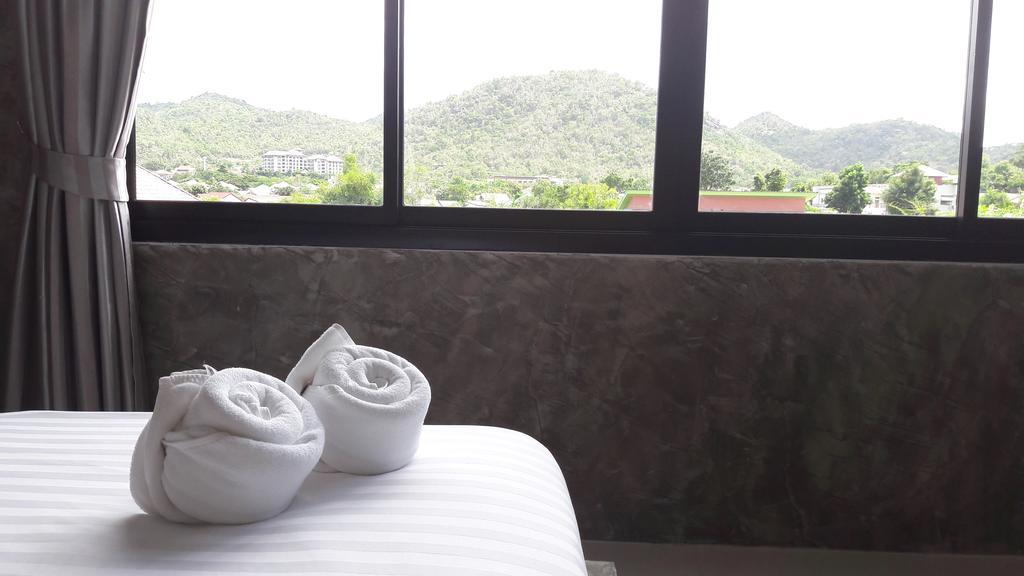 Moment House Hua Hin Ostello Esterno foto